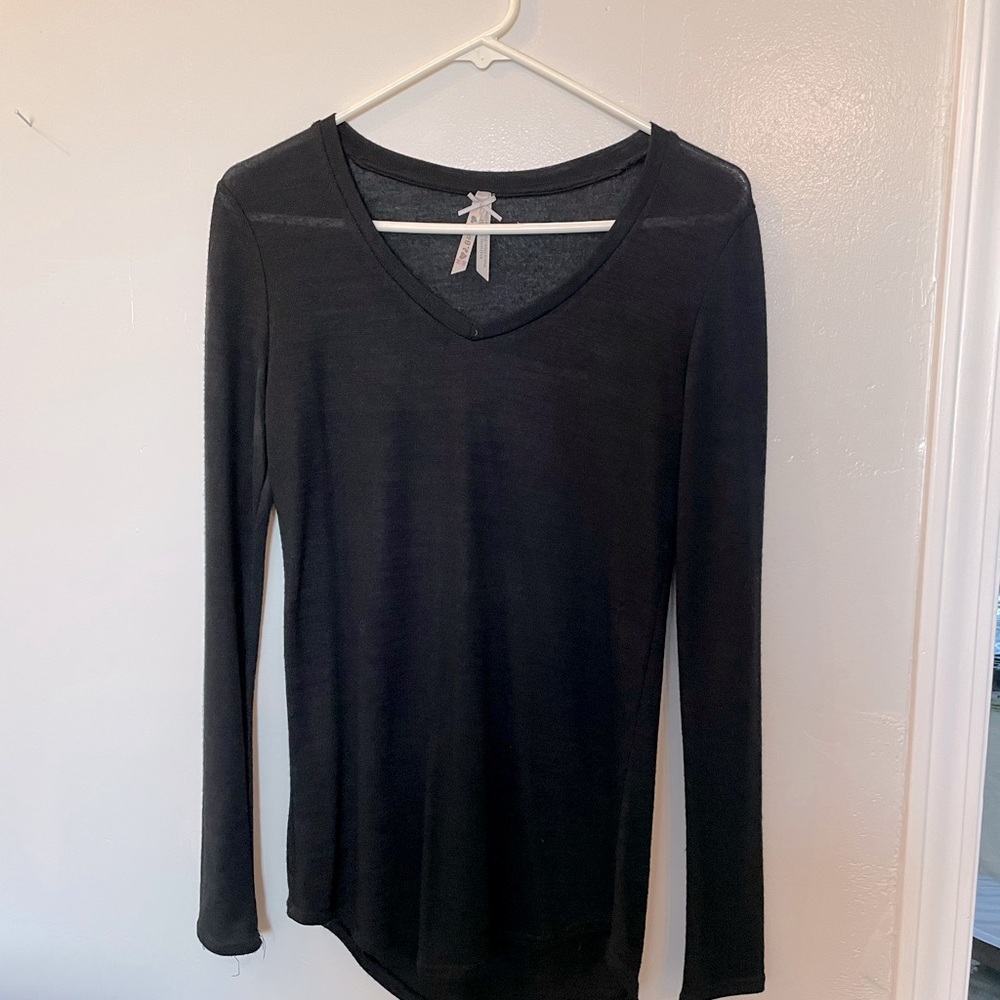 Black thin soft long sleeve shirt